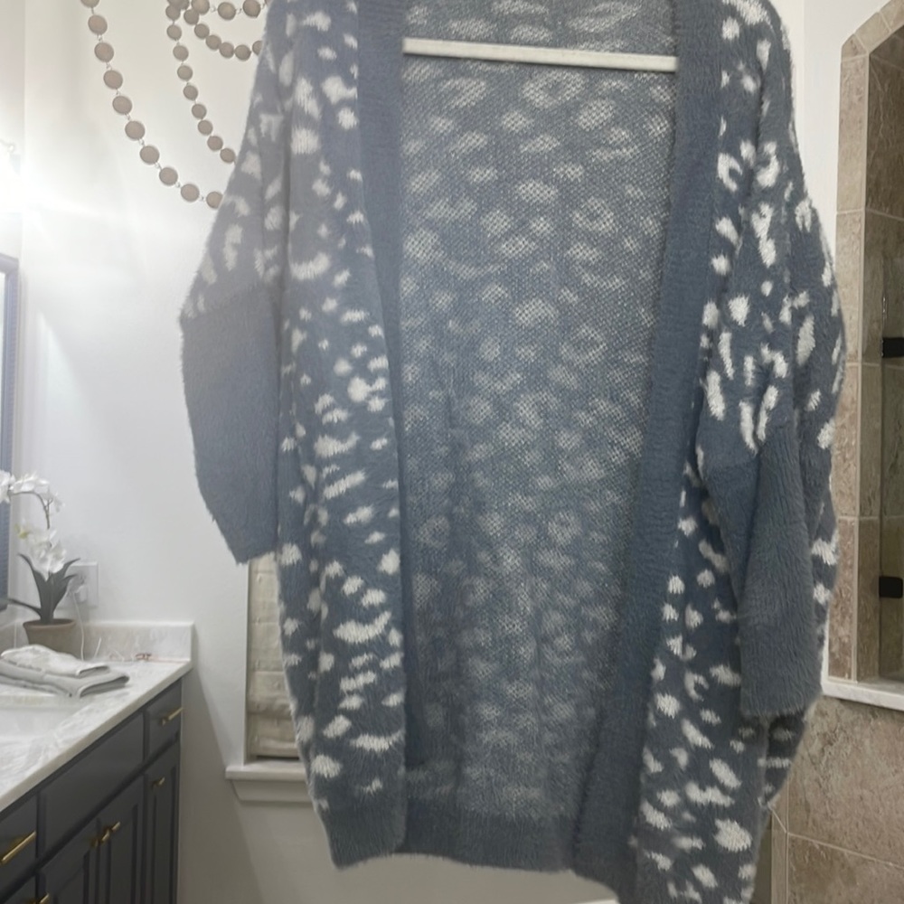 Entro- blue and white open sweater with dolman sleeves